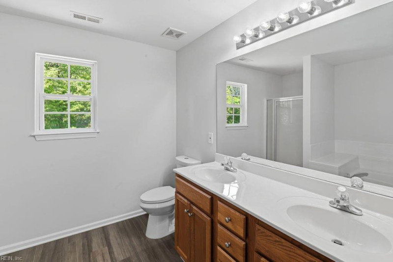 Photo 15 of 35 residential for sale in Gloucester County virginia