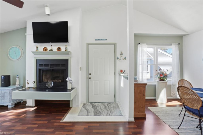 Photo 3 of 23 residential for sale in Virginia Beach virginia