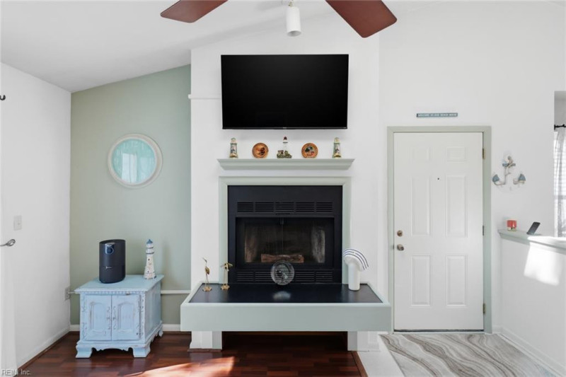 Photo 6 of 23 residential for sale in Virginia Beach virginia
