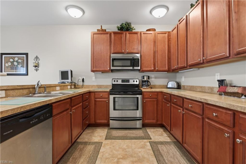Photo 10 of 29 residential for sale in Chesapeake virginia