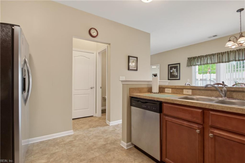 Photo 11 of 29 residential for sale in Chesapeake virginia