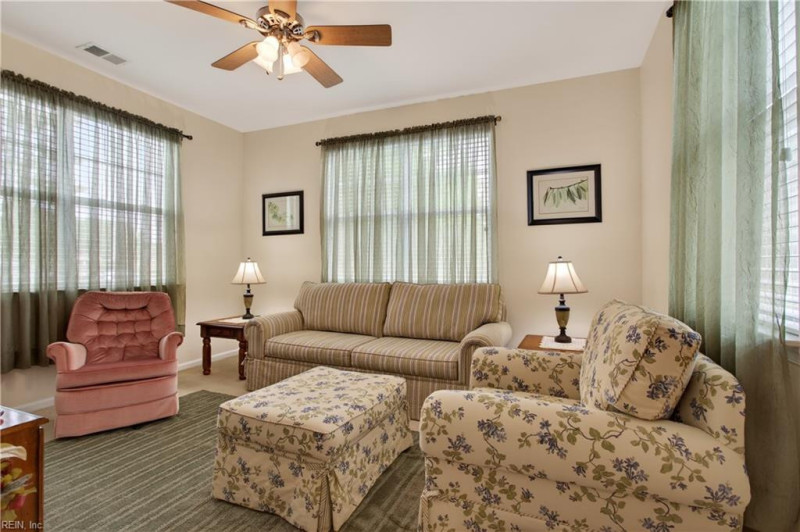 Photo 4 of 29 residential for sale in Chesapeake virginia