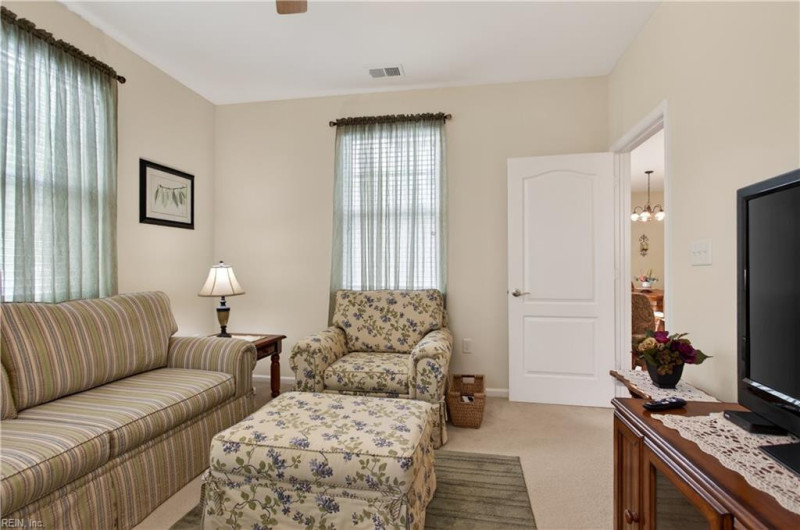 Photo 5 of 29 residential for sale in Chesapeake virginia