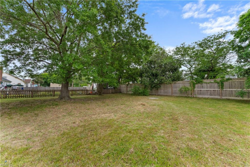 Photo 10 of 38 residential for sale in Chesapeake virginia