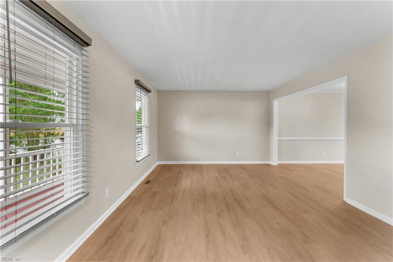 Photo 12 of 38 residential for sale in Chesapeake virginia