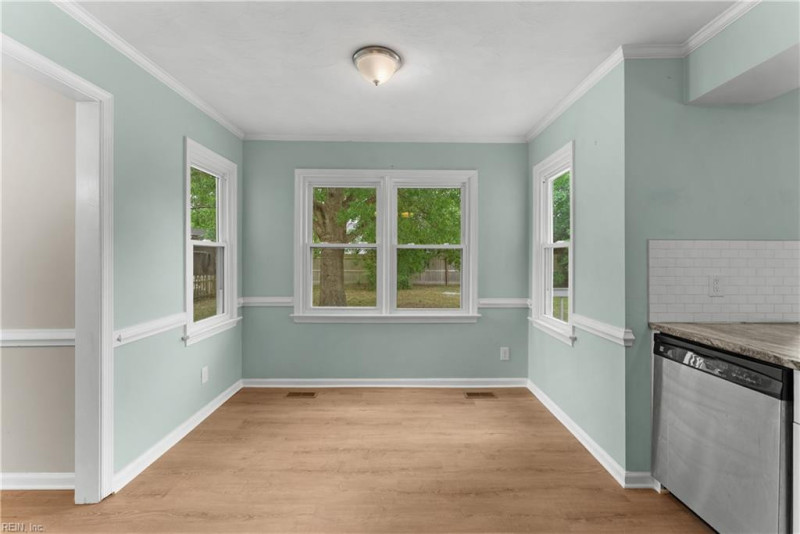 Photo 18 of 38 residential for sale in Chesapeake virginia
