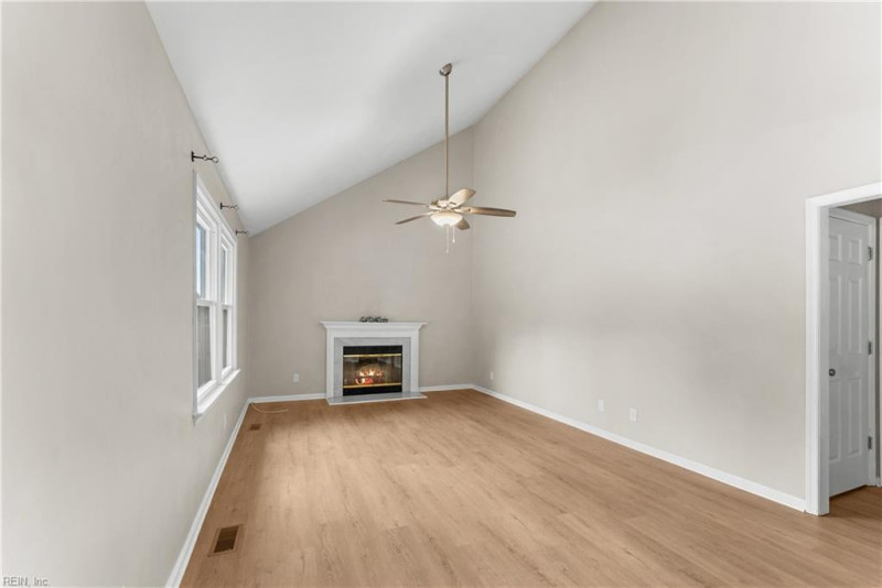 Photo 20 of 38 residential for sale in Chesapeake virginia