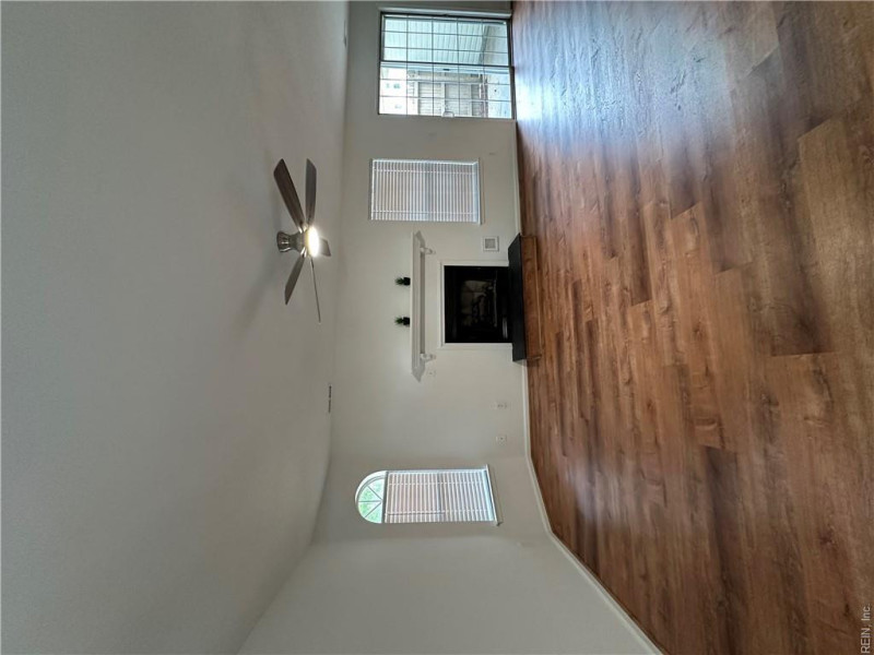 Photo 4 of 21 residential for sale in Virginia Beach virginia