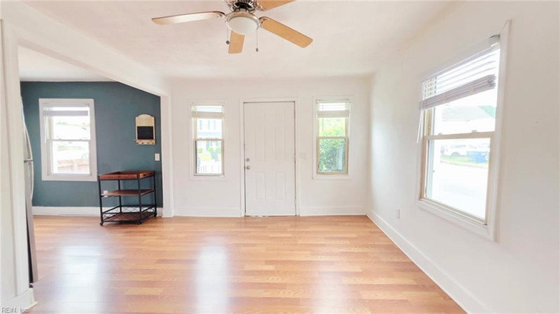 Photo 4 of 17 residential for sale in Norfolk virginia