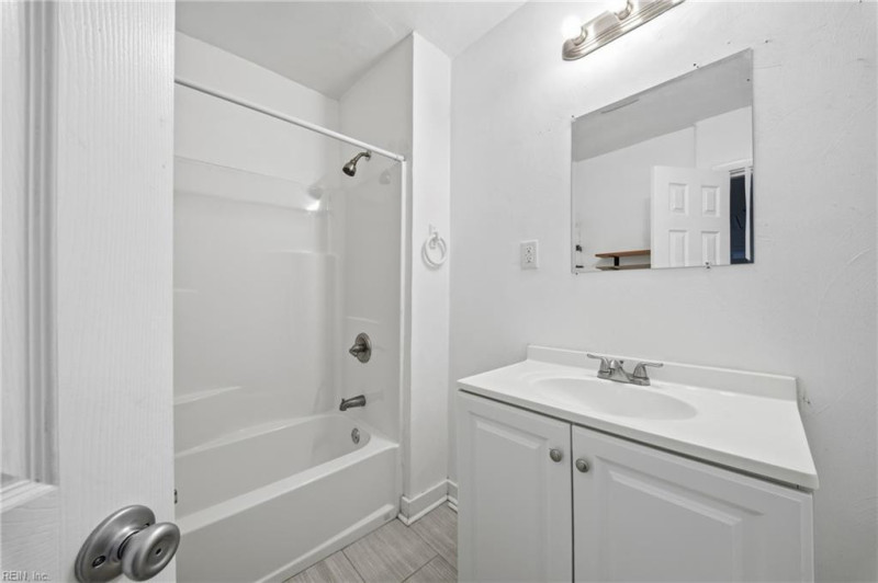 Photo 13 of 16 residential for sale in Portsmouth virginia