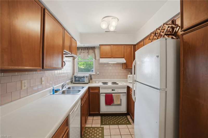 Photo 10 of 33 residential for sale in Virginia Beach virginia
