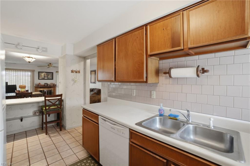 Photo 12 of 33 residential for sale in Virginia Beach virginia