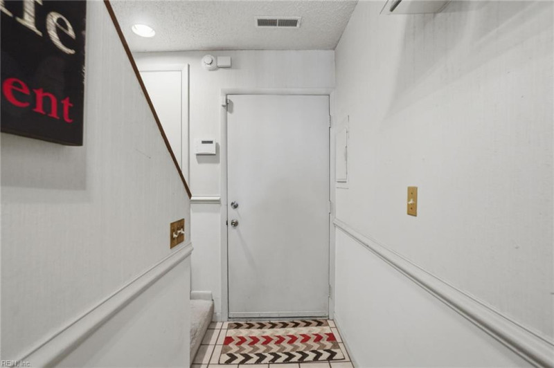 Photo 2 of 33 residential for sale in Virginia Beach virginia