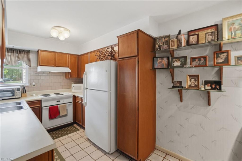 Photo 8 of 33 residential for sale in Virginia Beach virginia