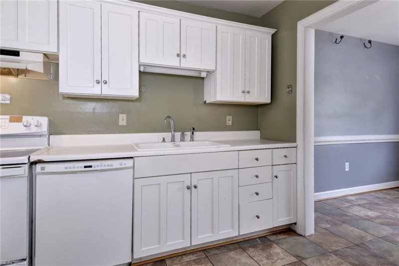 Photo 11 of 39 residential for sale in Newport News virginia