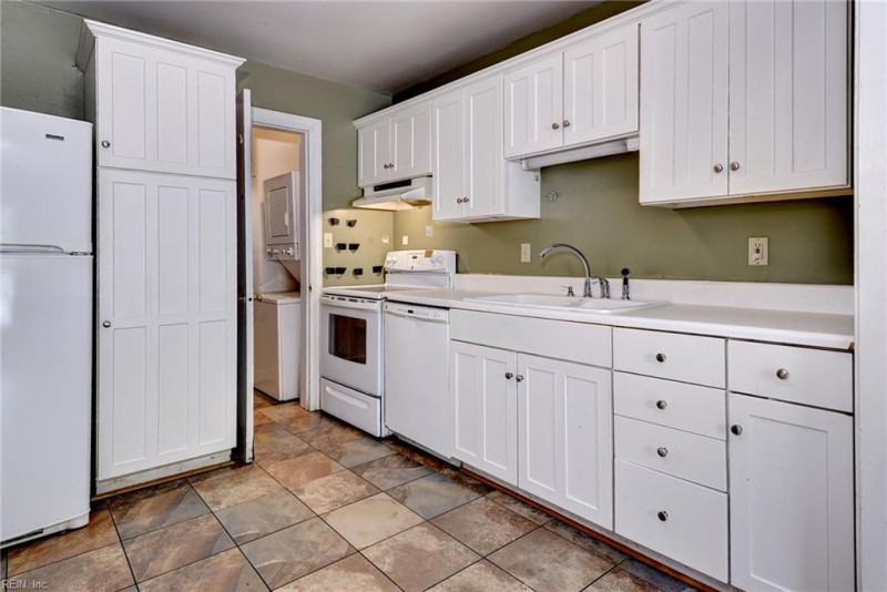 Photo 14 of 39 residential for sale in Newport News virginia