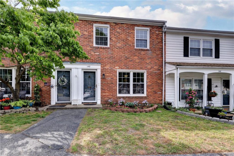Photo 3 of 39 residential for sale in Newport News virginia