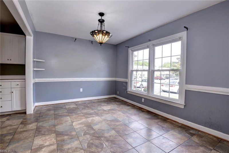 Photo 5 of 39 residential for sale in Newport News virginia