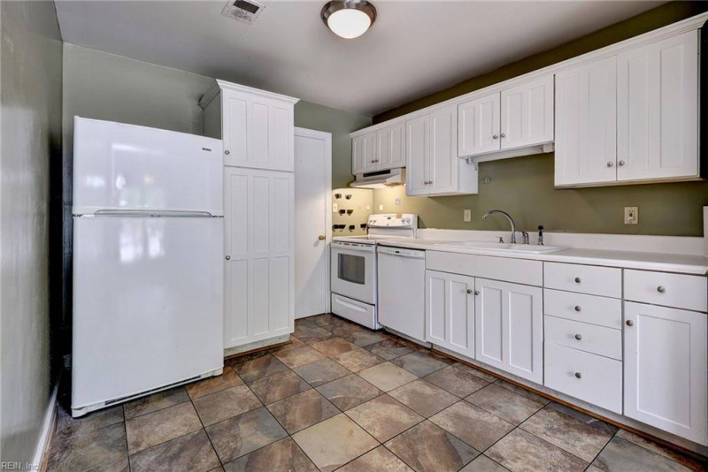 Photo 7 of 39 residential for sale in Newport News virginia