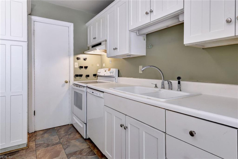 Photo 9 of 39 residential for sale in Newport News virginia