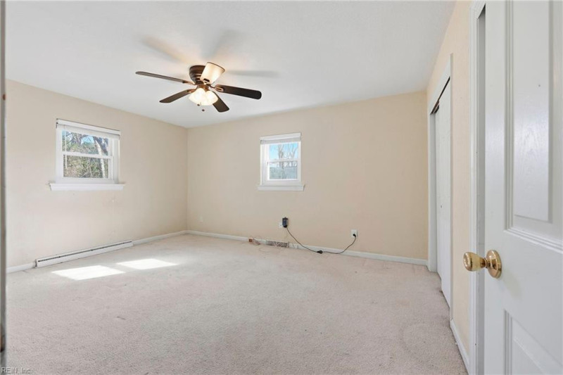 Photo 12 of 36 residential for sale in Hampton virginia