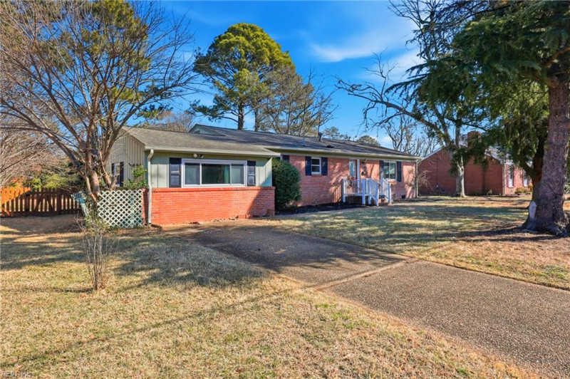 Photo 3 of 36 residential for sale in Hampton virginia