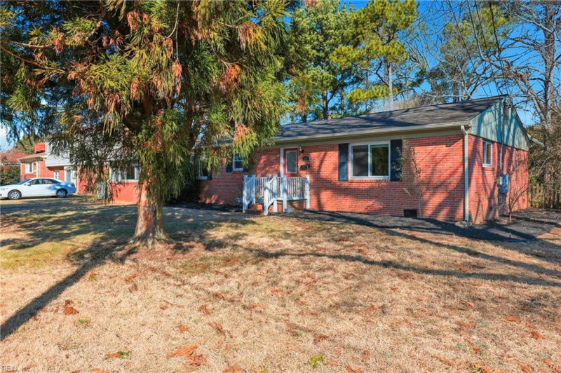 Photo 5 of 36 residential for sale in Hampton virginia