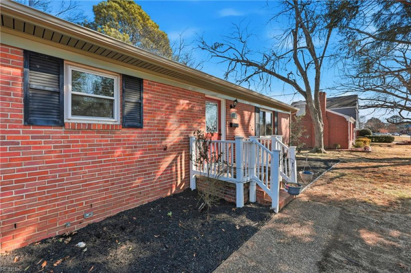Photo 6 of 36 residential for sale in Hampton virginia