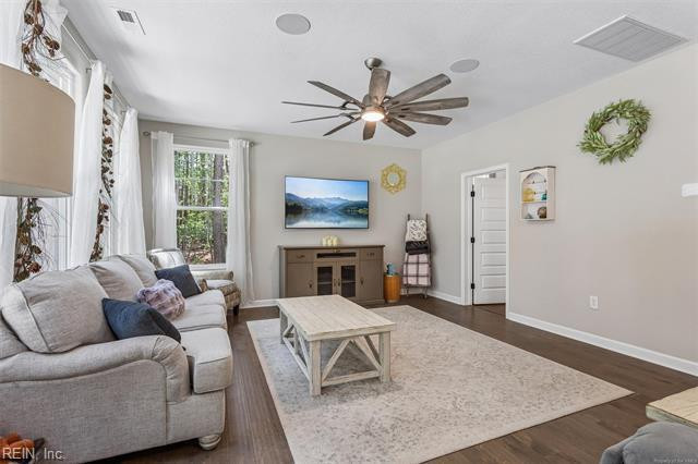 Photo 11 of 50 residential for sale in Isle of Wight County virginia