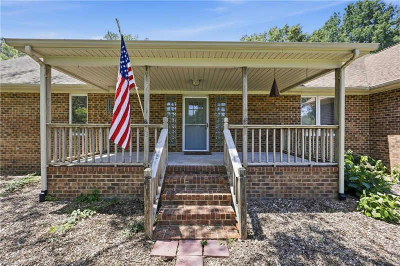 Photo 5 of 47 residential for sale in Isle of Wight County virginia