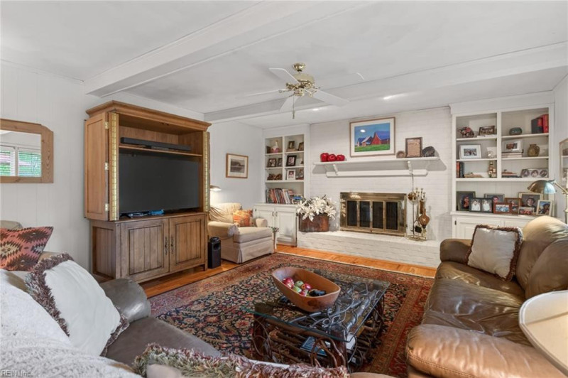 Photo 10 of 43 residential for sale in Virginia Beach virginia