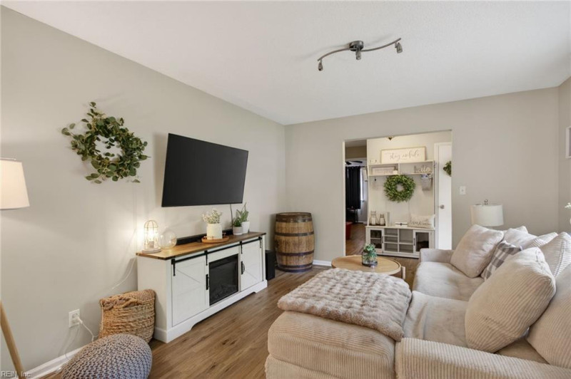 Photo 8 of 38 residential for sale in Virginia Beach virginia