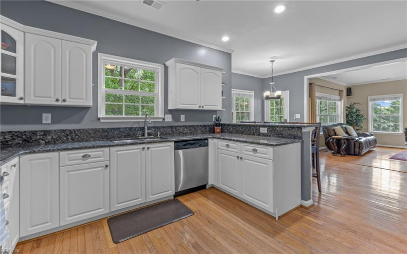 Photo 15 of 44 residential for sale in Virginia Beach virginia