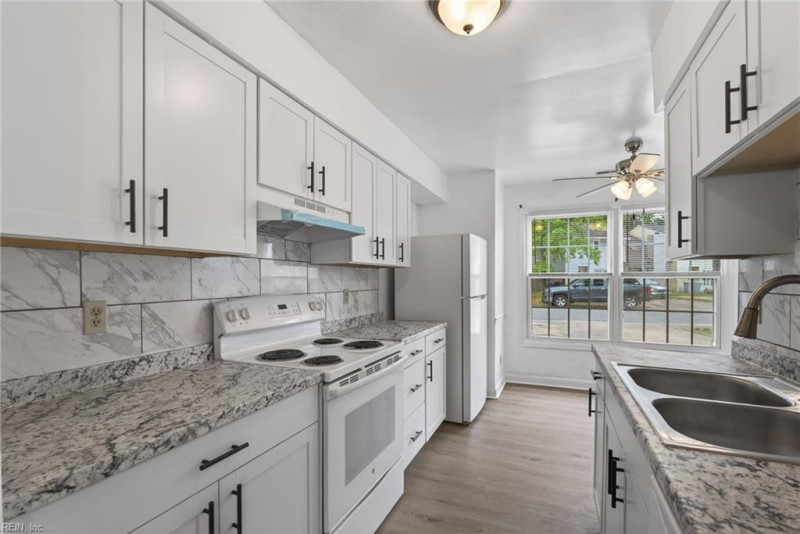 Photo 10 of 31 residential for sale in Chesapeake virginia
