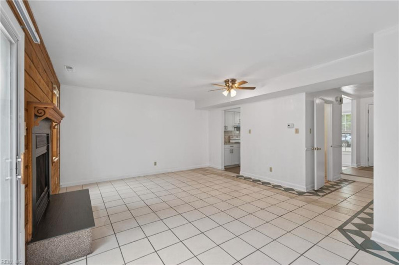 Photo 15 of 31 residential for sale in Chesapeake virginia