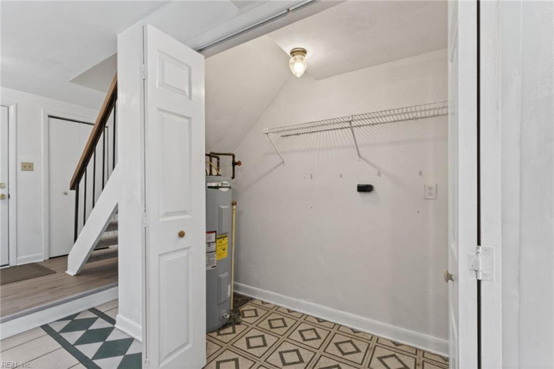 Photo 16 of 31 residential for sale in Chesapeake virginia