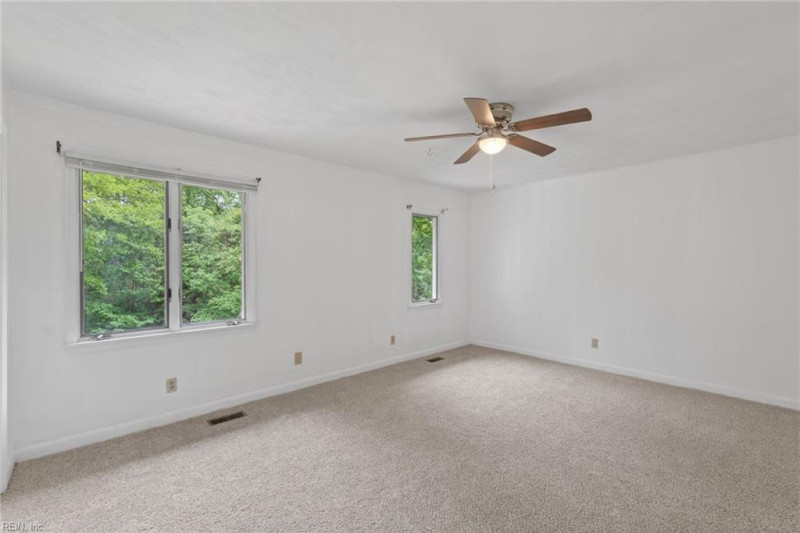Photo 17 of 31 residential for sale in Chesapeake virginia