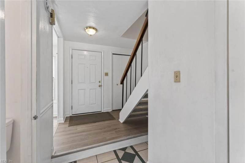 Photo 5 of 31 residential for sale in Chesapeake virginia