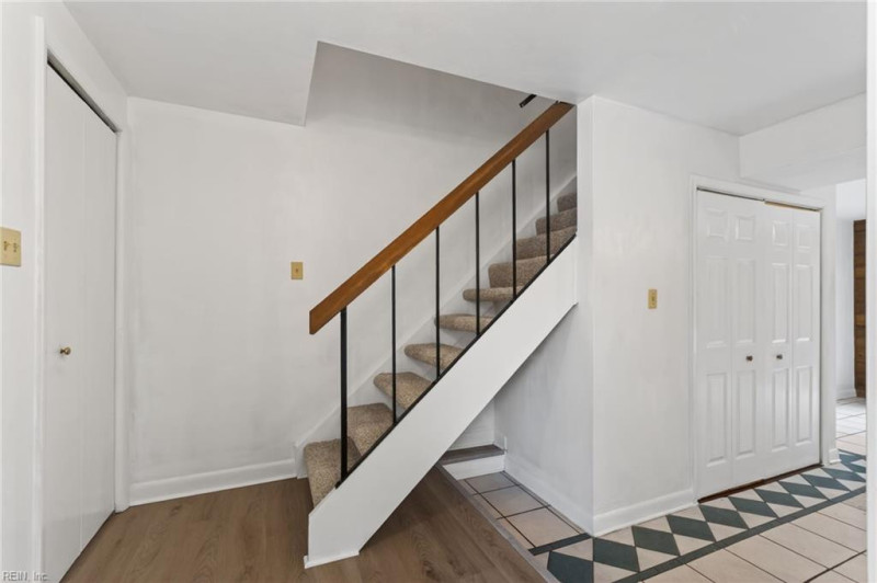 Photo 6 of 31 residential for sale in Chesapeake virginia