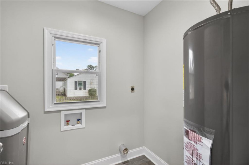 Photo 10 of 28 residential for sale in Chesapeake virginia