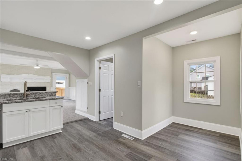 Photo 11 of 28 residential for sale in Chesapeake virginia