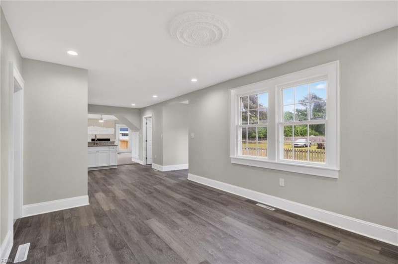 Photo 4 of 28 residential for sale in Chesapeake virginia