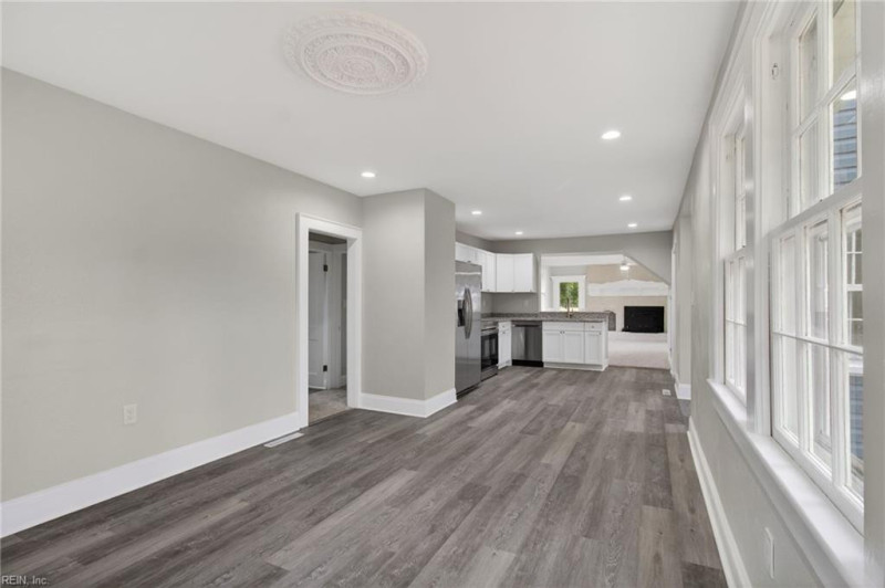 Photo 6 of 28 residential for sale in Chesapeake virginia