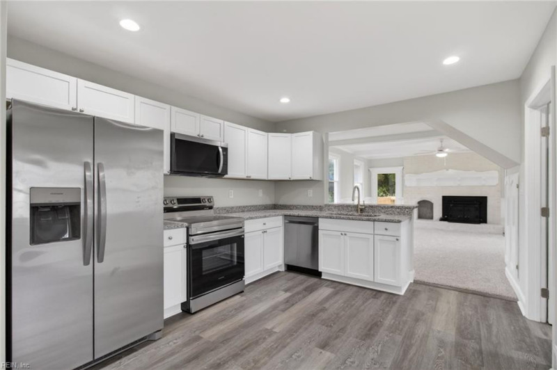 Photo 7 of 28 residential for sale in Chesapeake virginia