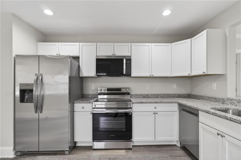 Photo 8 of 28 residential for sale in Chesapeake virginia