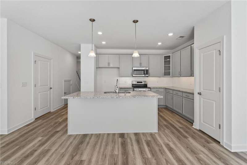 Photo 10 of 28 residential for sale in Chesapeake virginia