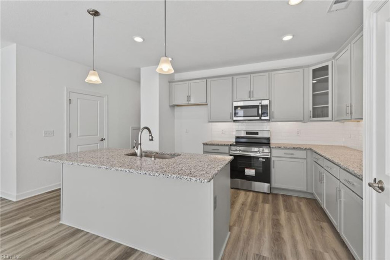 Photo 9 of 28 residential for sale in Chesapeake virginia