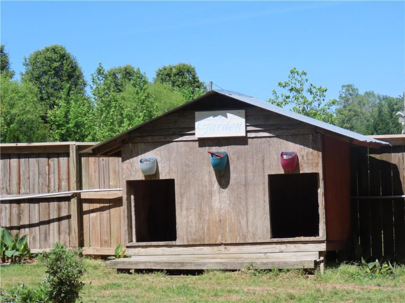 Photo 11 of 46 residential for sale in Chesapeake virginia