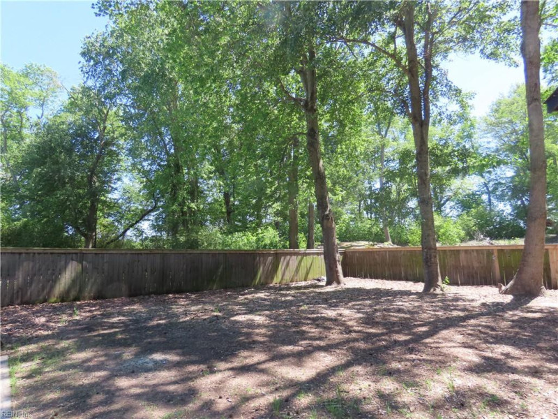 Photo 13 of 46 residential for sale in Chesapeake virginia