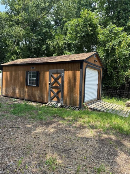 Photo 17 of 46 residential for sale in Chesapeake virginia
